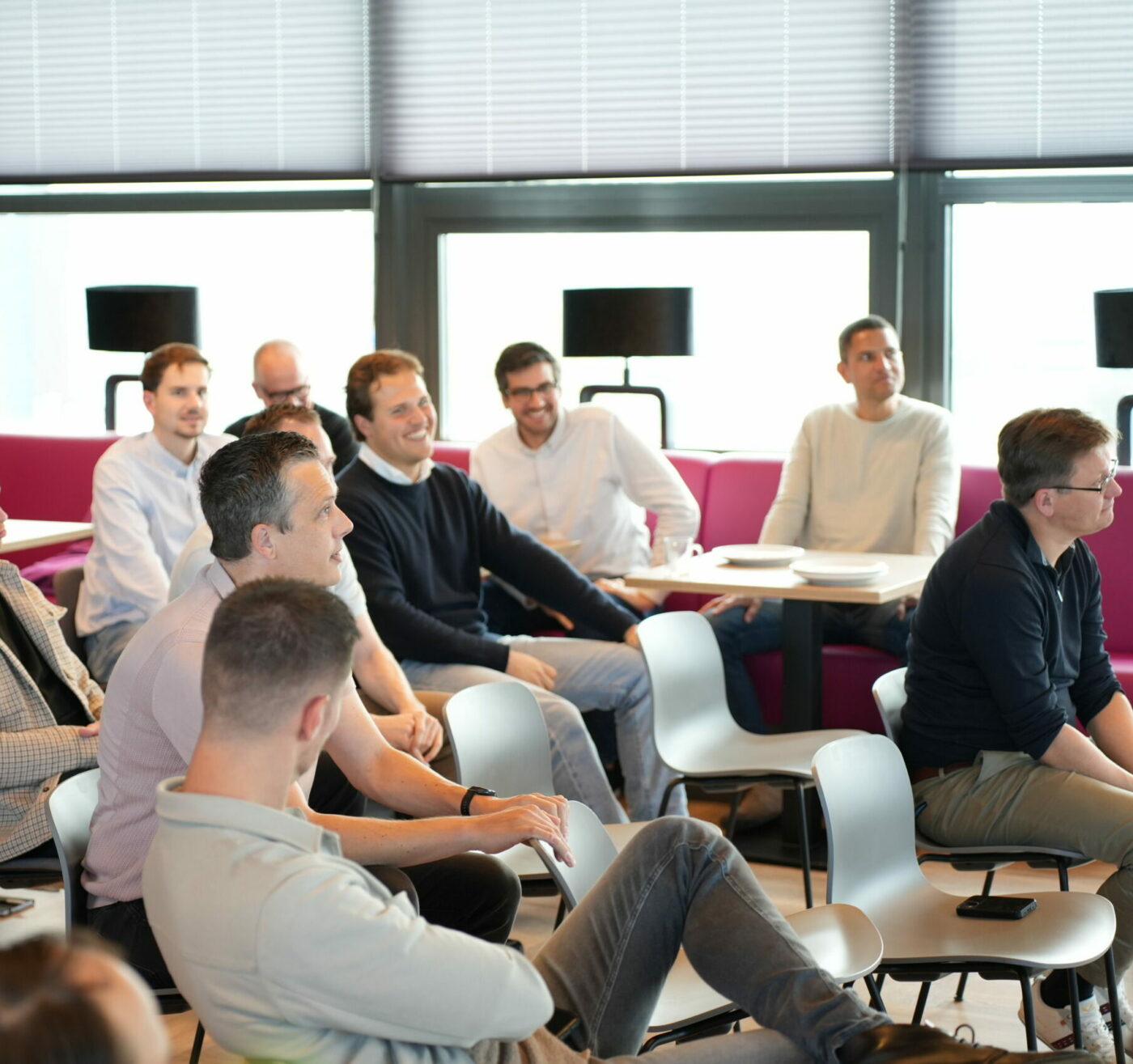 Adviseurs dpi tijdens een bijeenkomst