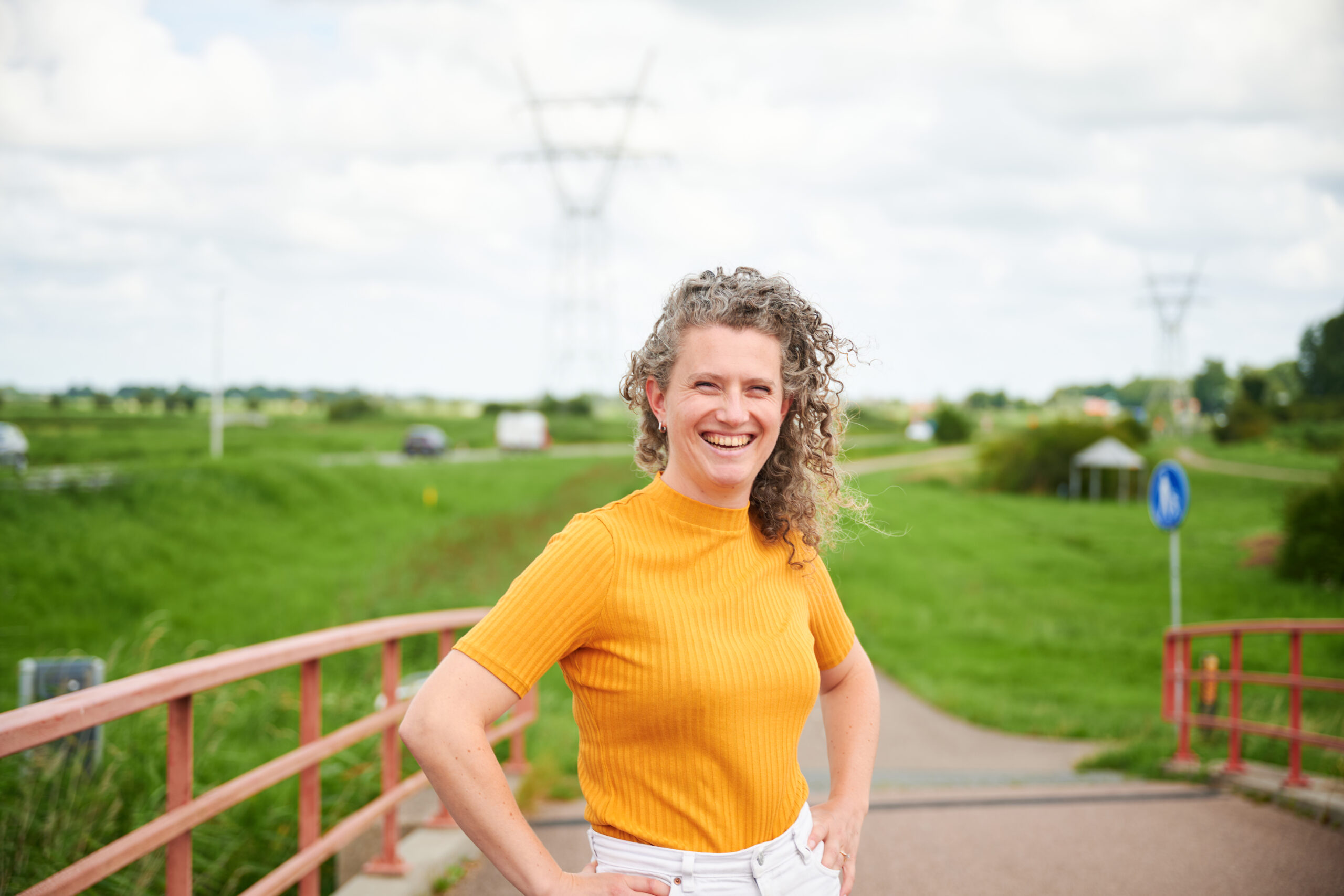 Een adviseur in een weiland - lekker lachen