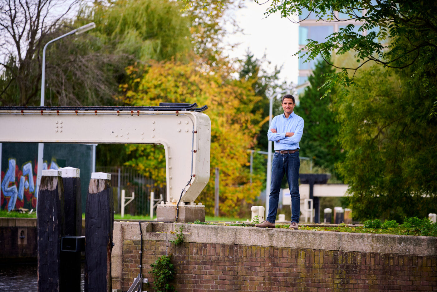 Een collega op een kade in Amsterdam
